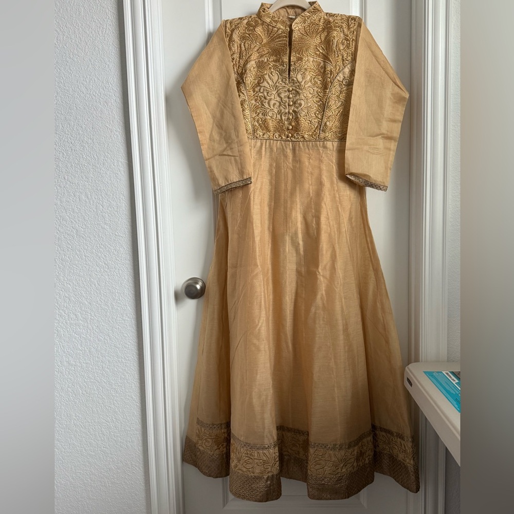 Indian / Pakistani party wear dress / kurta.